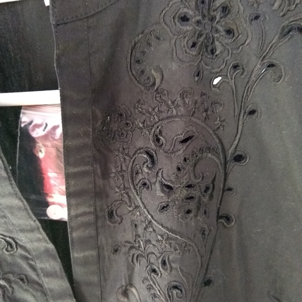 Ladies top - Picture 4 of 4